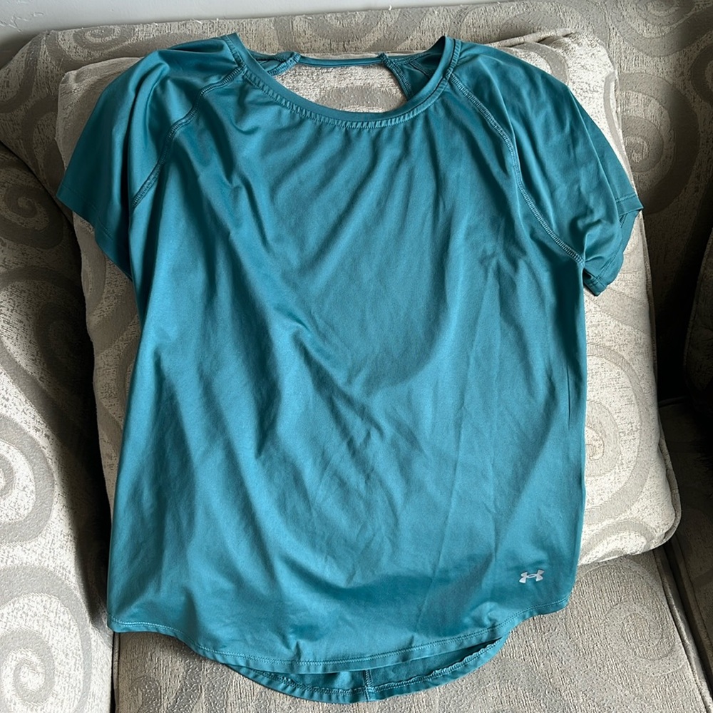 Under armor running shirt. Open back!